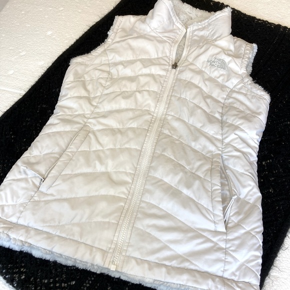 The North Face Jackets & Blazers - The North Face women’s reversible vest Sz XS